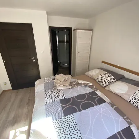 U Adama 3* كارلستين